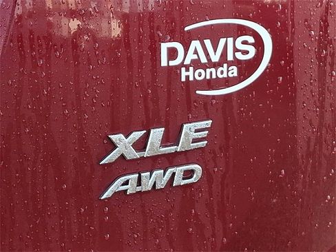 Used 2018 Toyota RAV4 XLE image 31