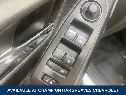 Used 2020 Chevrolet Trax LT w/ LT Convenience Package FWD image 31