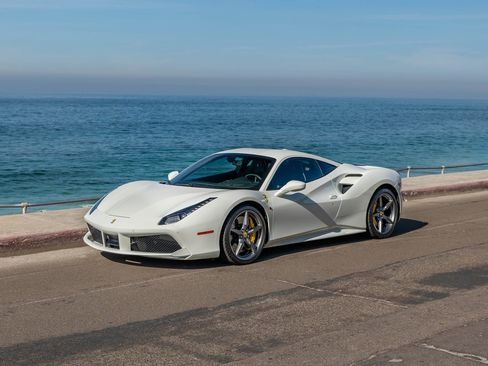 Used 2017 Ferrari 488 GTB image 1