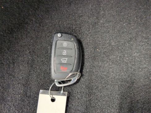 Used 2015 Hyundai Santa Fe GLS image 35