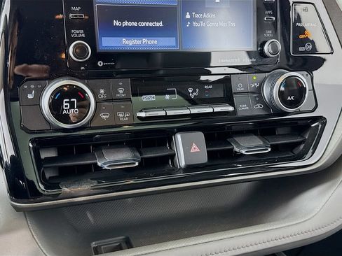 Used 2021 Toyota Highlander XLE FWD image 31