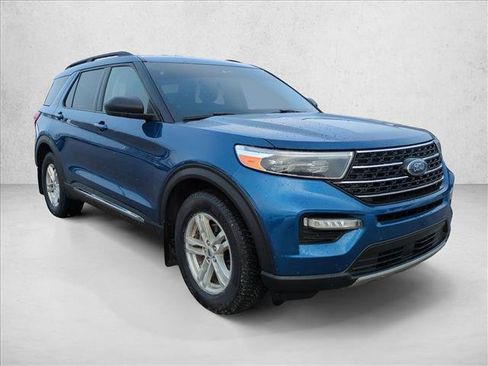 Used 2021 Ford Explorer XLT w/ Equipment Group 202A image 3