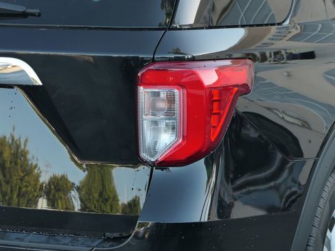 Used 2022 Ford Explorer XLT image 5