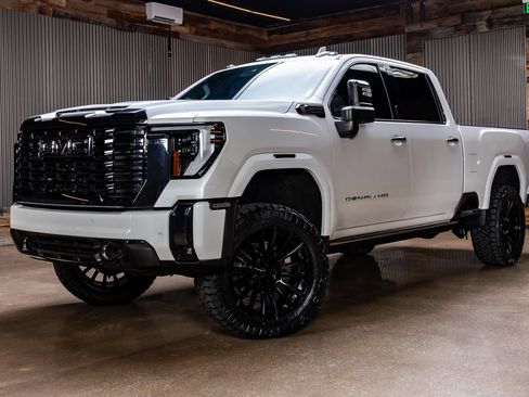 Used 2024 GMC Sierra 3500 Denali Ultimate AWD/4WD image 3