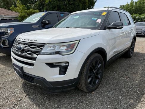 Used 2018 Ford Explorer XLT w/ Equipment Group 202A FWD image 4