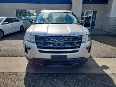 Used 2018 Ford Explorer XLT w/ Equipment Group 202A image 9