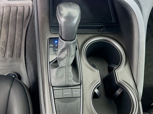 Used 2022 Toyota Camry SE image 23