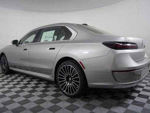 Used 2025 BMW i7 eDrive50 image 5