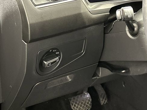 Used 2024 Volkswagen Tiguan SE image 12