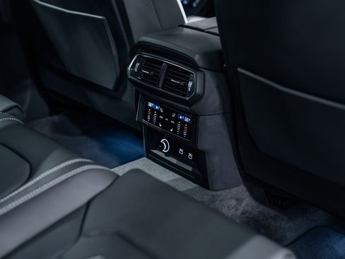 Used 2025 Lamborghini Urus SE image 22