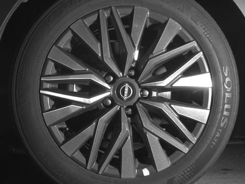 Used 2025 Nissan Altima 2.5 SV image 12