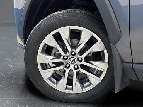 Used 2023 Toyota RAV4 XLE Premium image 34