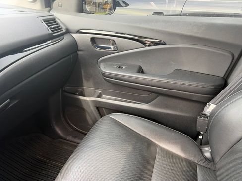 Used 2017 Honda Pilot Elite image 19