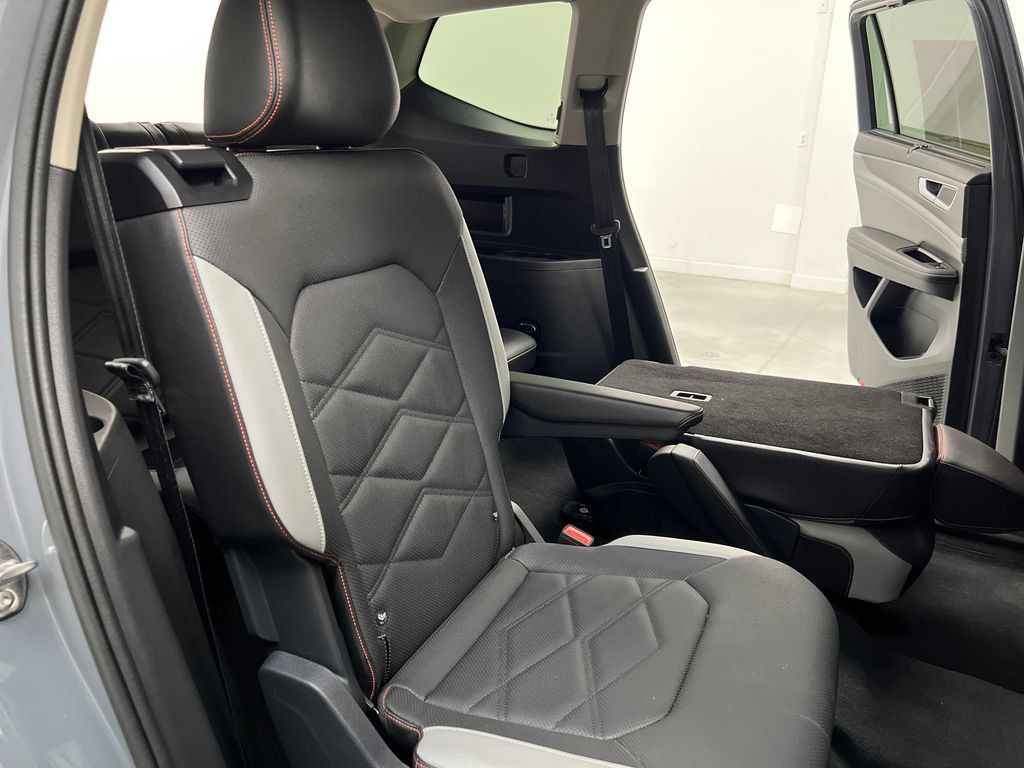 Used 2025 Volkswagen Atlas Peak Edition SE AWD/4WD image 26