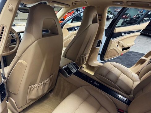 Used 2015 Porsche Panamera 4 image 41