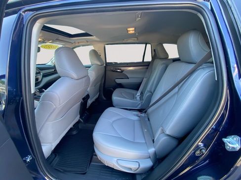 Used 2025 Toyota Highlander Limited AWD/4WD image 13
