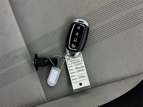 Used 2024 Hyundai Venue SEL image 33