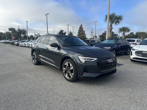 Used 2022 Audi e-tron Premium image 1