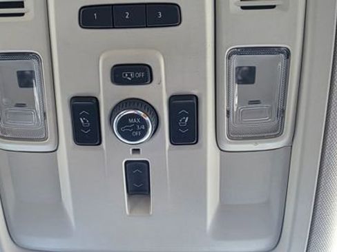 Used 2024 GMC Yukon Denali w/ Advanced Technology Package image 30