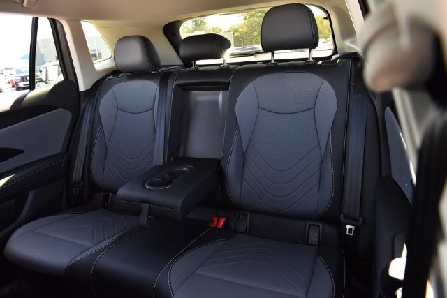 Used 2025 Volkswagen Tiguan SE AWD/4WD image 21