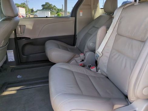 Used 2017 Toyota Sienna XLE FWD image 14
