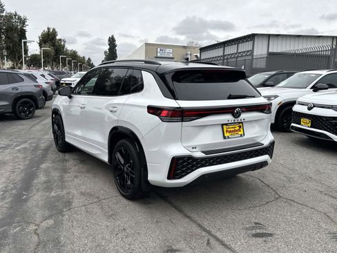 New 2026 Volkswagen Tiguan SE R-Line FWD image 3