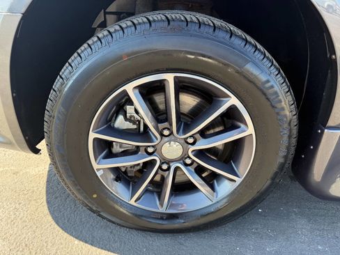 Used 2017 Dodge Grand Caravan SXT image 18