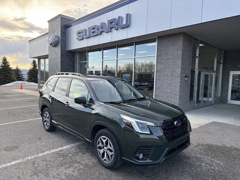 Used 2023 Subaru Forester Premium image 1