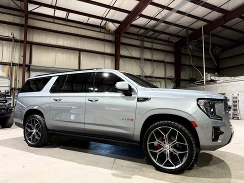 Used 2023 GMC Yukon XL AT4 w/ AT4 Premium Package image 3