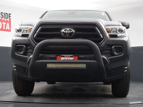Used 2022 Toyota Tacoma SR image 32