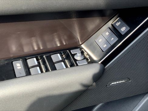 New 2026 Land Rover Range Rover Velar Dynamic SE image 21