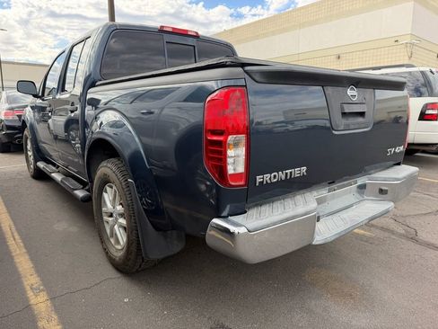 Used 2018 Nissan Frontier SV image 3