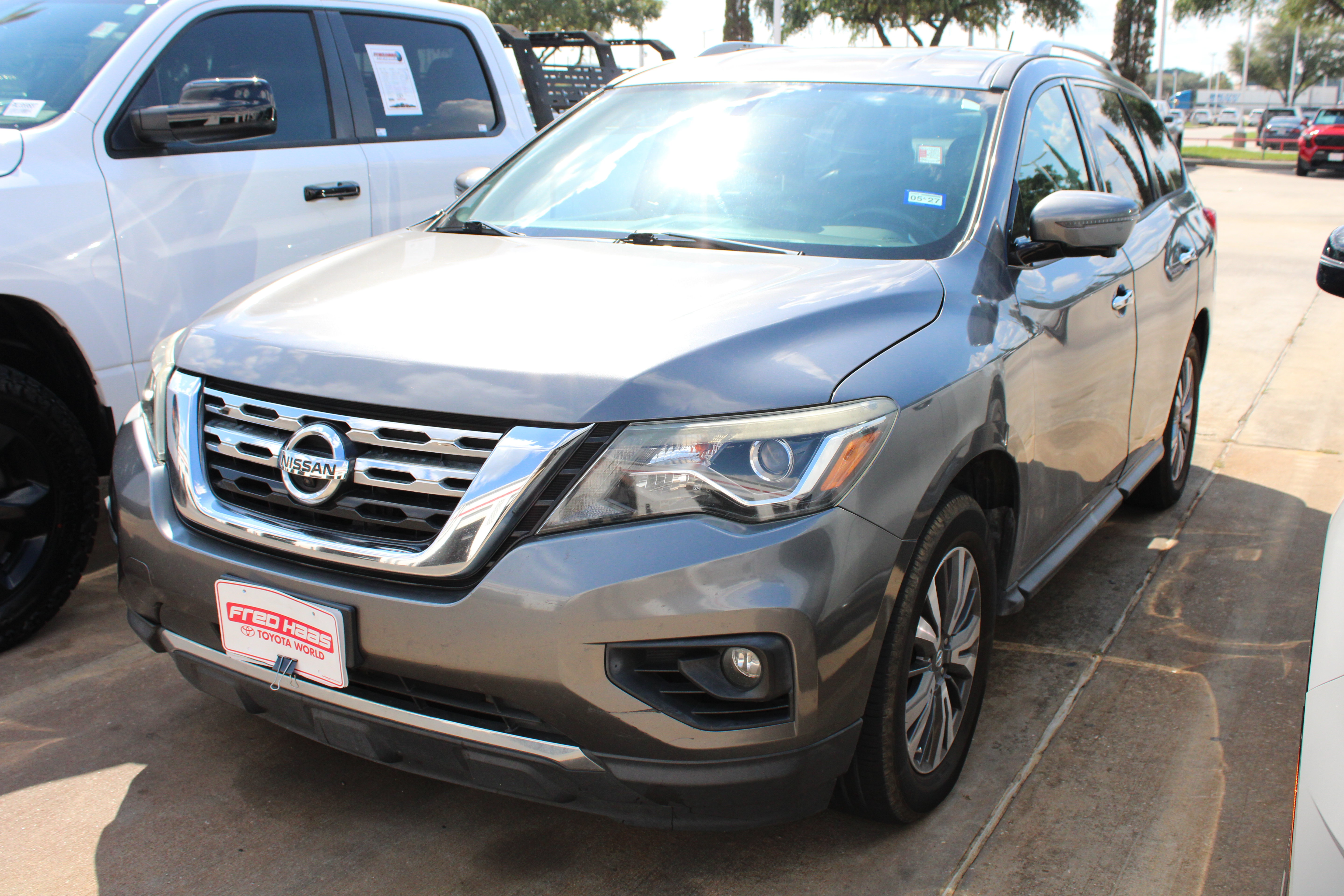 Used 2017 Nissan Pathfinder SL FWD image 3