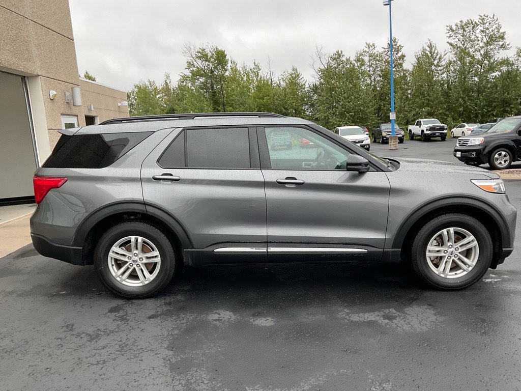 Used 2024 Ford Explorer XLT w/ Equipment Group 202A AWD/4WD image 4