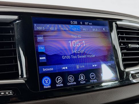 Used 2017 Chrysler Pacifica Touring-L w/ Tire & Wheel Group image 21