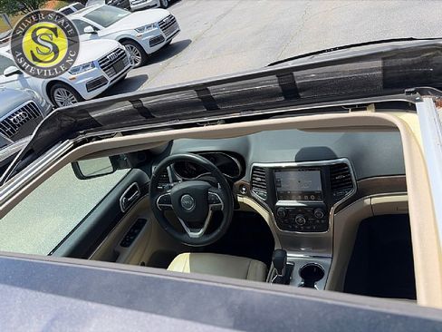 Used 2017 Jeep Grand Cherokee Limited AWD/4WD image 29