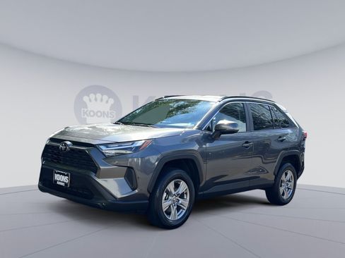 Used 2025 Toyota RAV4 XLE AWD/4WD image 1