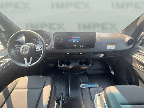 Used 2023 Mercedes-Benz Sprinter 2500 image 7