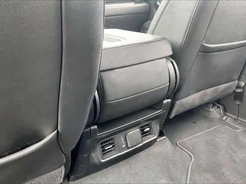 Used 2025 GMC Sierra 1500 SLT image 31