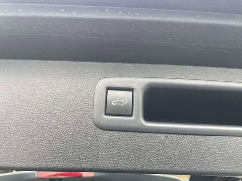 Used 2024 Toyota Highlander LE image 49