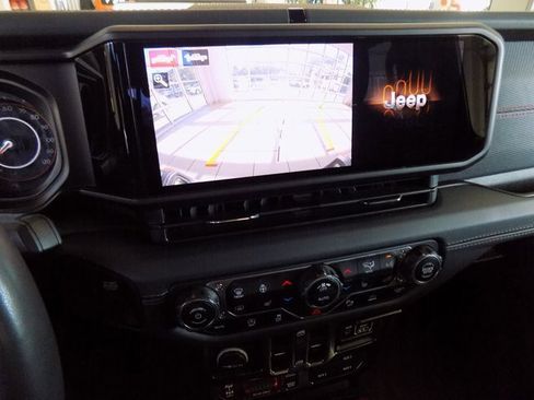 Certified 2024 Jeep Gladiator Rubicon w/ Technology Group image 23