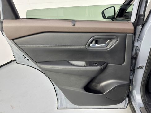 Used 2022 Nissan Rogue SL w/ SL Premium Package image 39