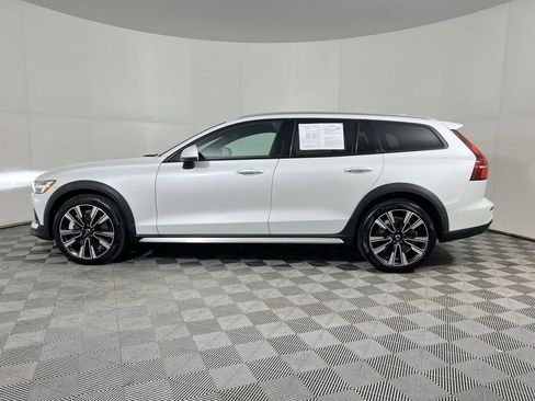 Certified 2024 Volvo V60 B5 Cross Country Ultimate image 7