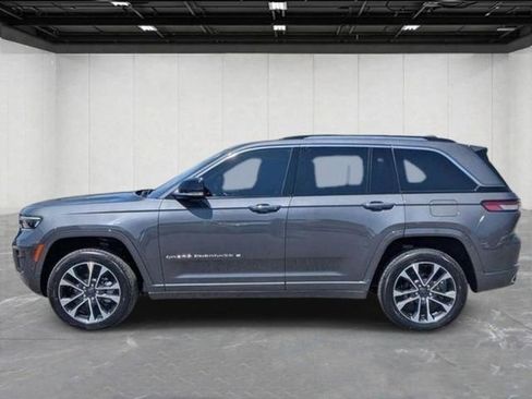 Certified 2022 Jeep Grand Cherokee Overland AWD/4WD image 2