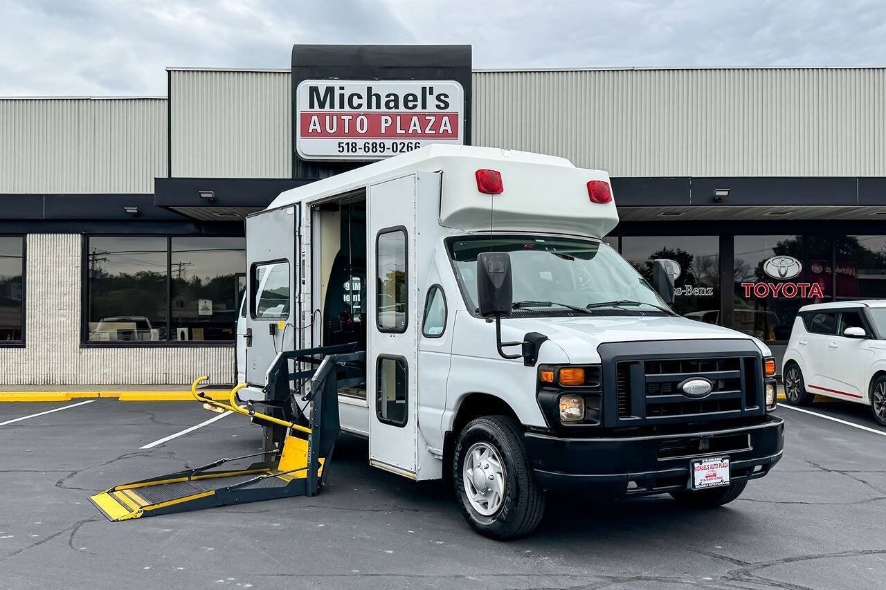 Used 2014 Ford E-350 and Econoline 350 Extended Super Duty w/ Power Group RWD image 2