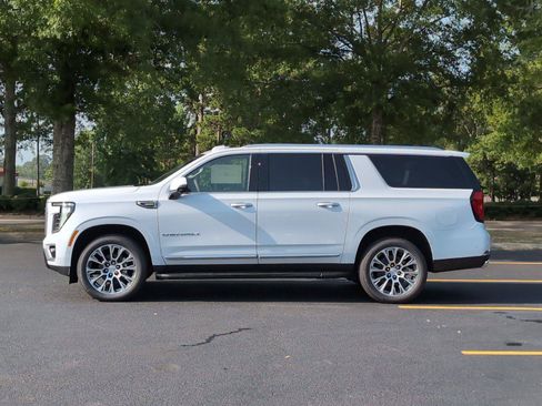 New 2026 GMC Yukon XL Denali w/ Advanced Technology Package RWD image 2