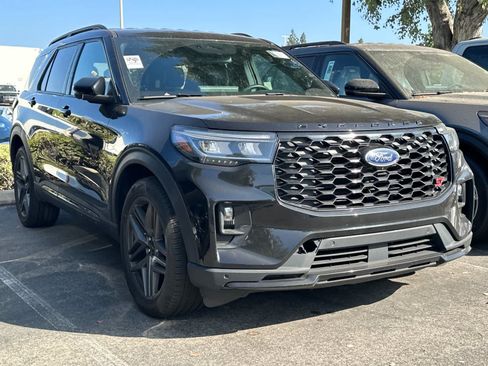 Used 2025 Ford Explorer ST RWD image 3