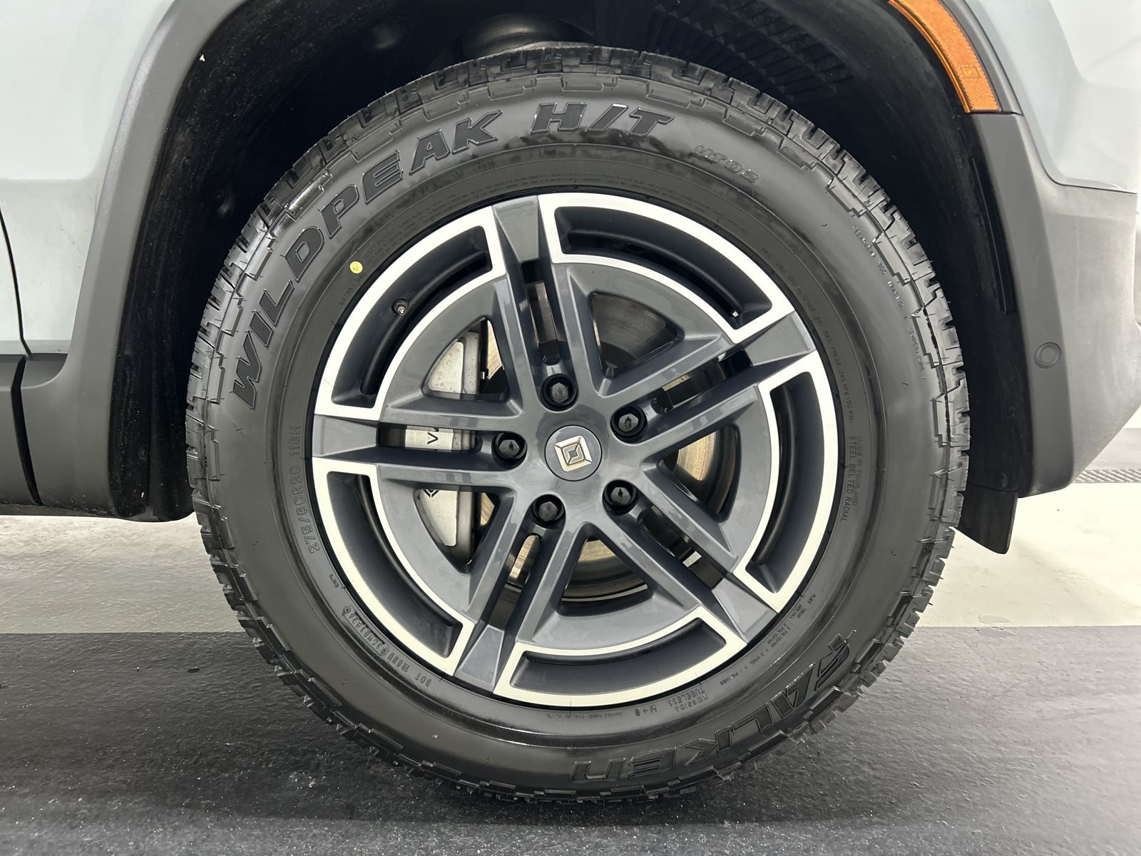 Used 2025 Rivian R1S Adventure Dual AWD/4WD image 11