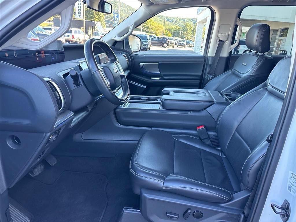 Used 2025 Ford Expedition Max Platinum AWD/4WD image 9