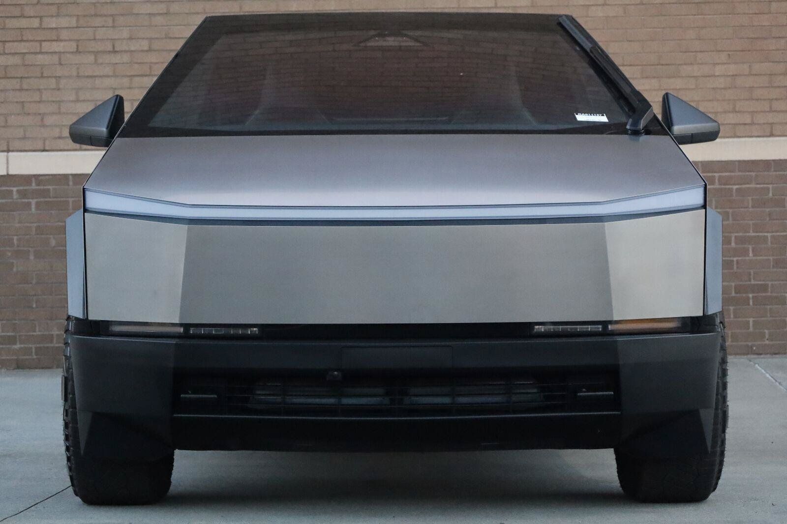 Used 2024 Tesla Cybertruck AWD Crew Cab image 6